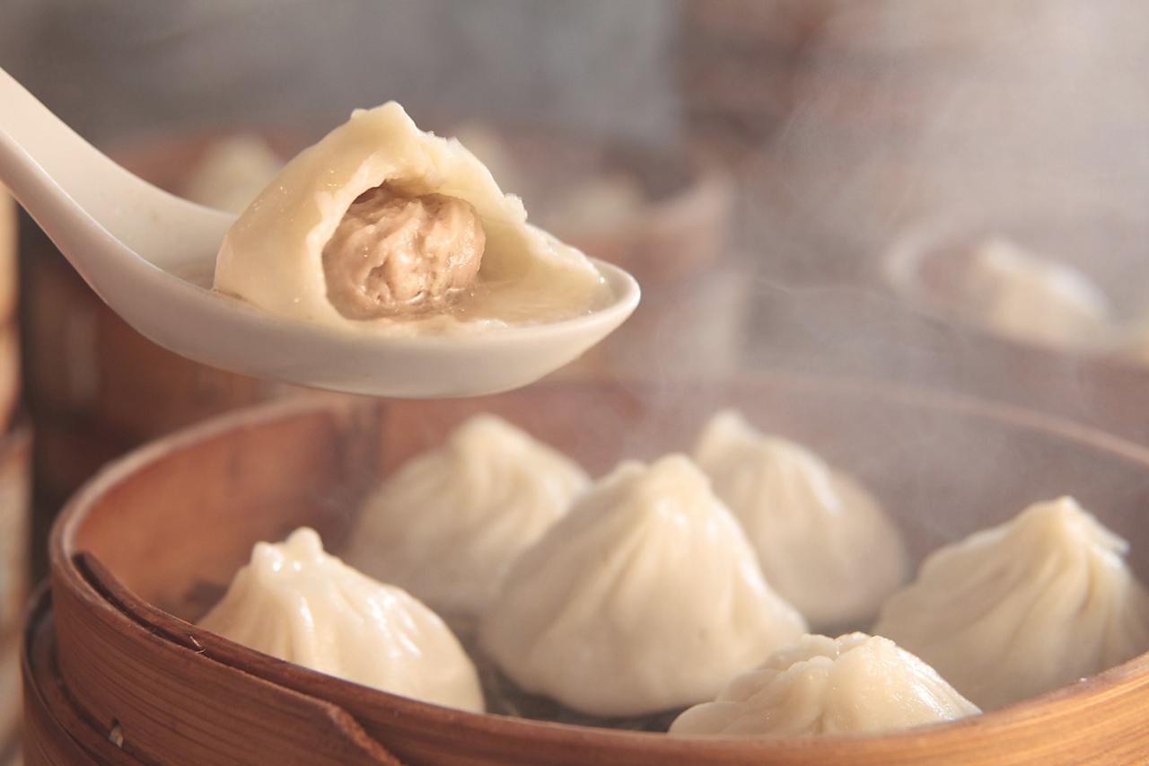 Xiao Long Bao: chiếc bánh bao bé nhỏ chứa phần nước súp "thần thánh" khiến ai thử cũng mê
