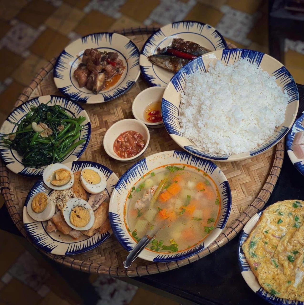 7 quán cơm quê siêu ngon siêu rẻ ở Huế: Ăn no căng bụng như cơm mẹ nấu mà 
