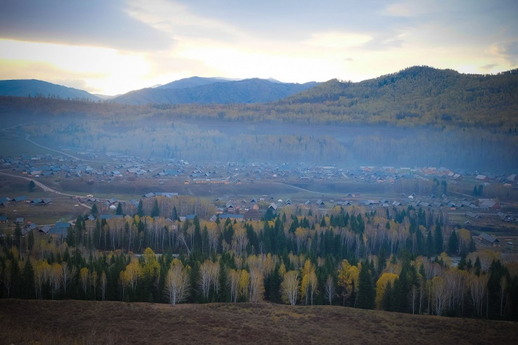 Vạn sắc thu vàng ở làng cổ Tân Cương, khách thích thú tận hưởng từng giây - 3