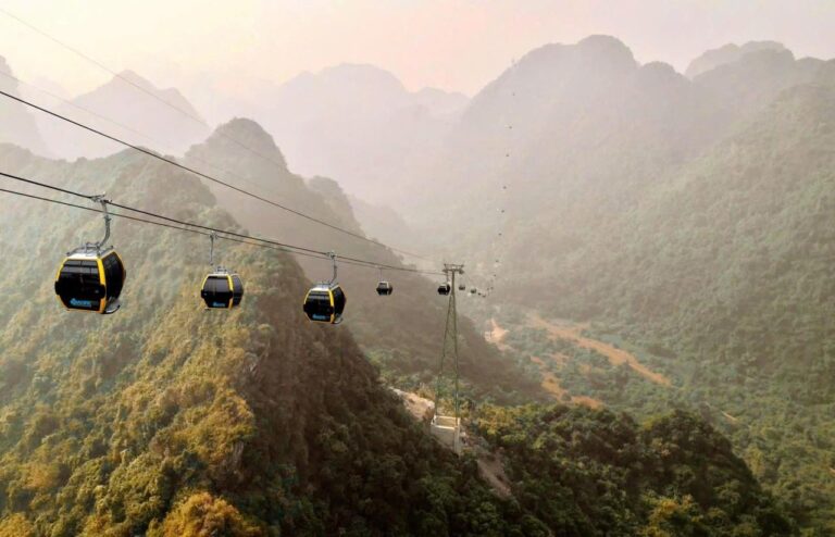 Tuyến cáp treo đầu tiên tại “thủ phủ” du lịch Hòa Bình- Ảnh 2.