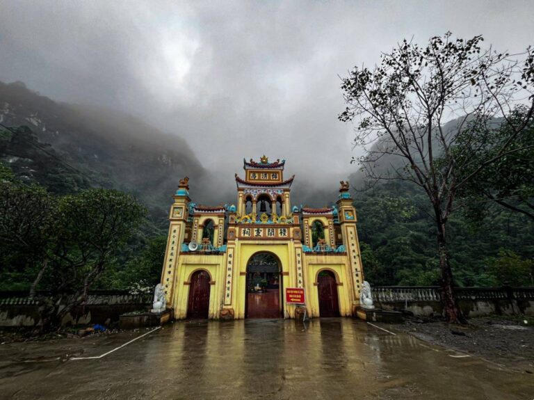 Ngôi đền cầu duyên nổi tiếng miền Bắc gắn với chuyện tình bi tráng của người phụ nữ được