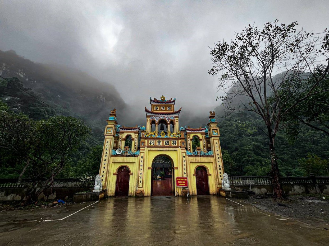 Ngôi đền cầu duyên nổi tiếng miền Bắc gắn với chuyện tình bi tráng của người phụ nữ được