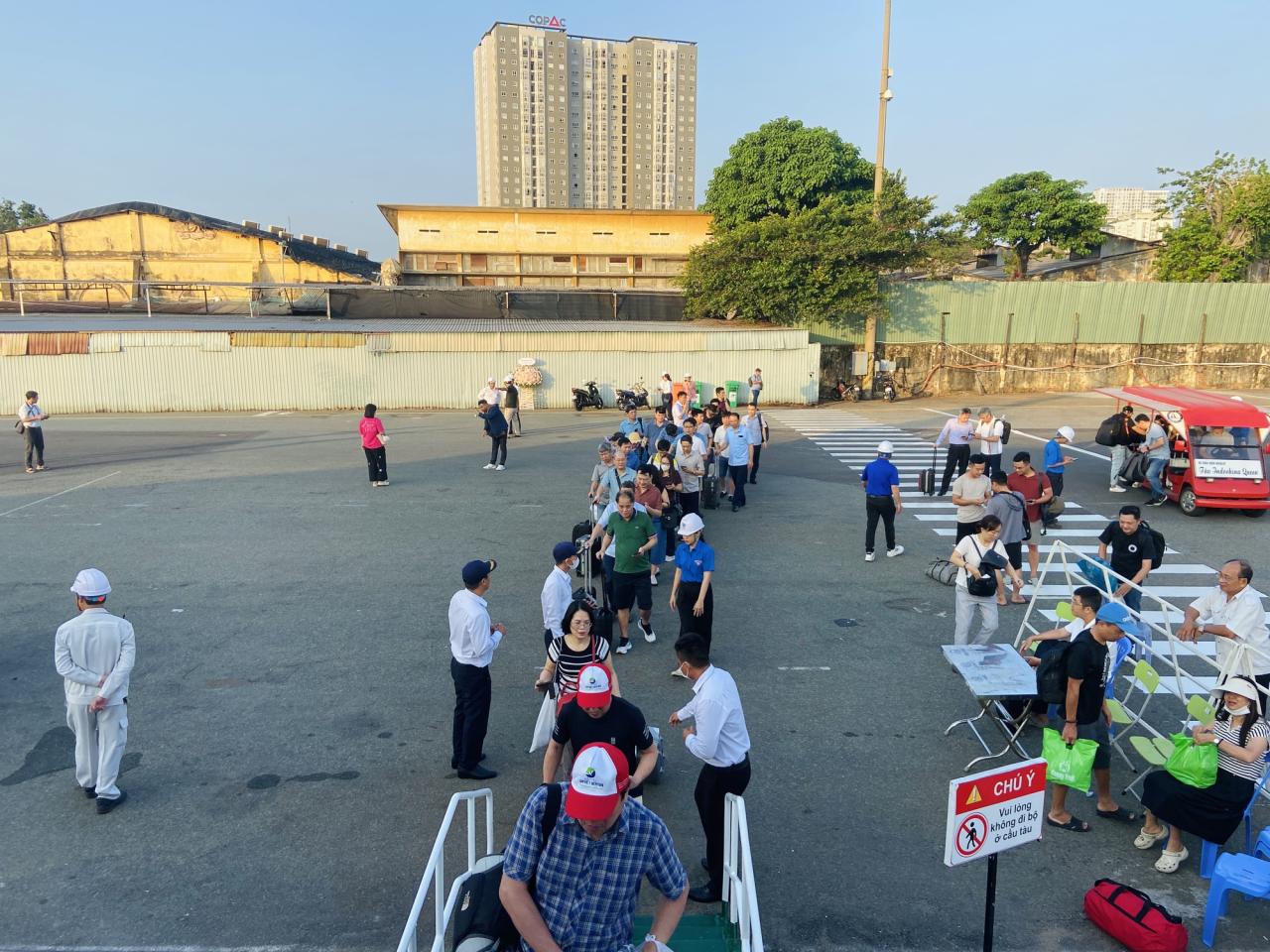 Từ Bến Nhà Rồng mất gần 7 tiếng để đi Côn Đảo nhưng lại tiết kiệm hơn 1/2 vé máy bay, liệu có đáng thử?- Ảnh 2.