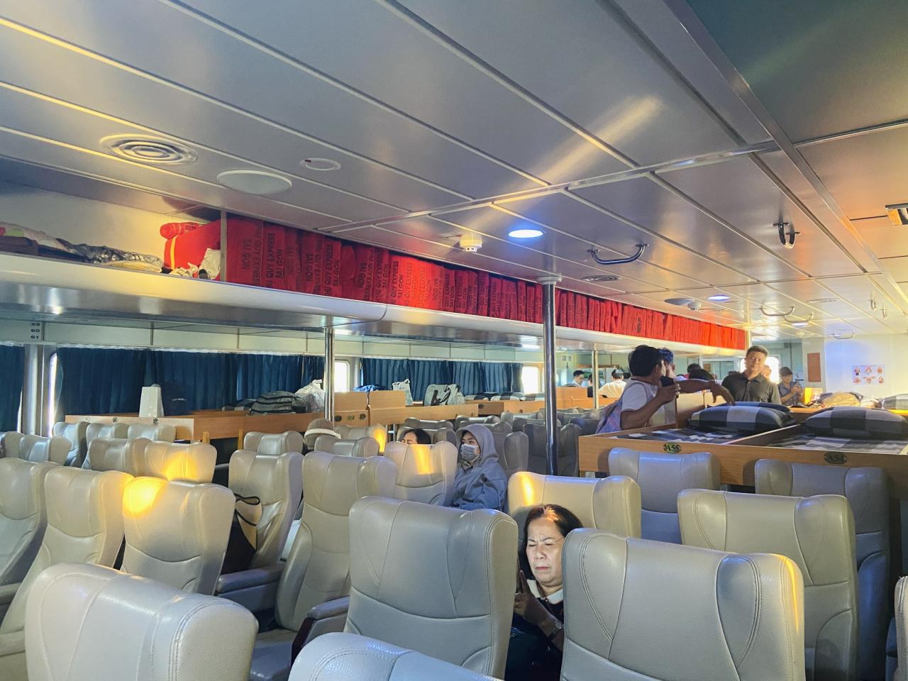 Từ Bến Nhà Rồng mất gần 7 tiếng để đi Côn Đảo nhưng lại tiết kiệm hơn 1/2 vé máy bay, liệu có đáng thử?- Ảnh 5.