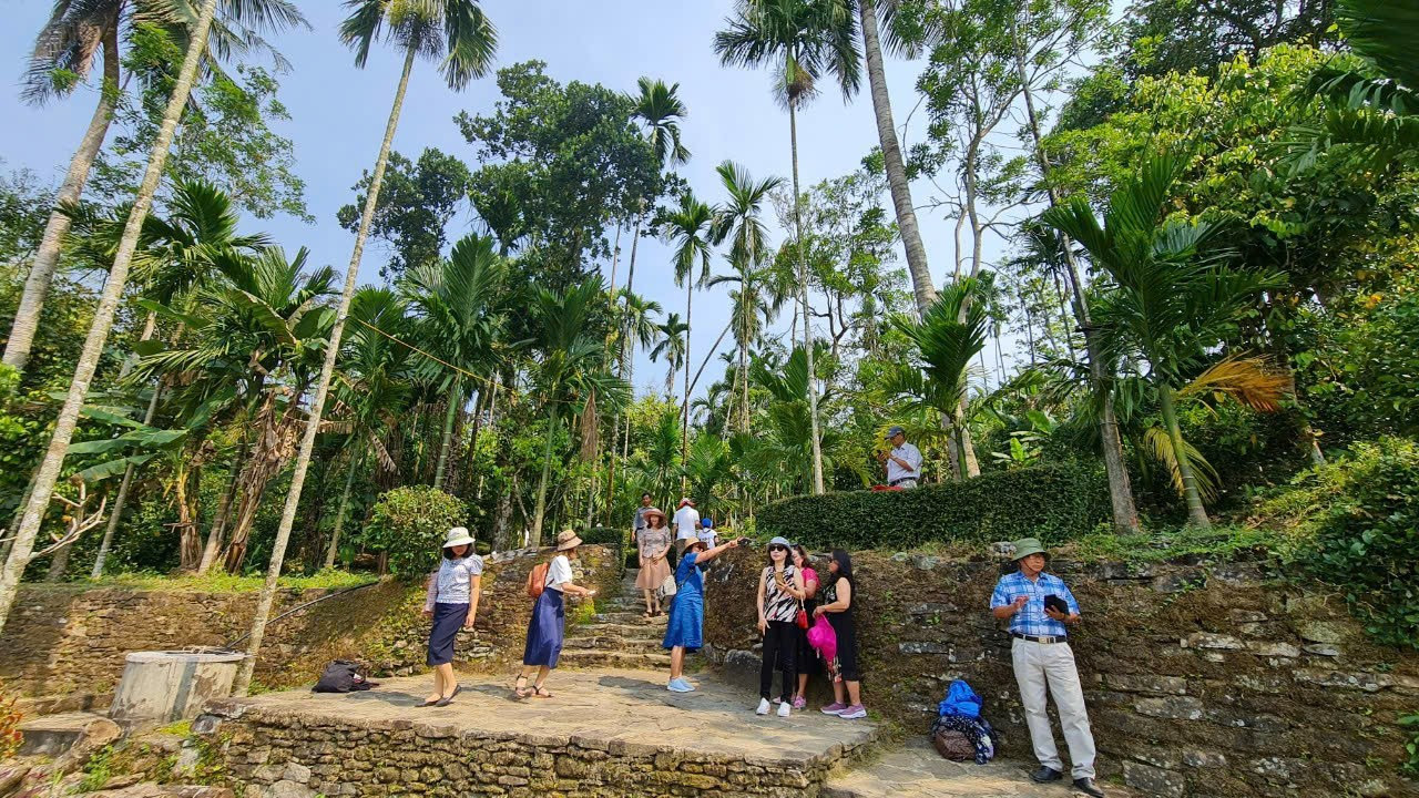 Tới ngôi làng cổ, tường đá rêu phong trong top đẹp nhất Việt Nam- Ảnh 3.