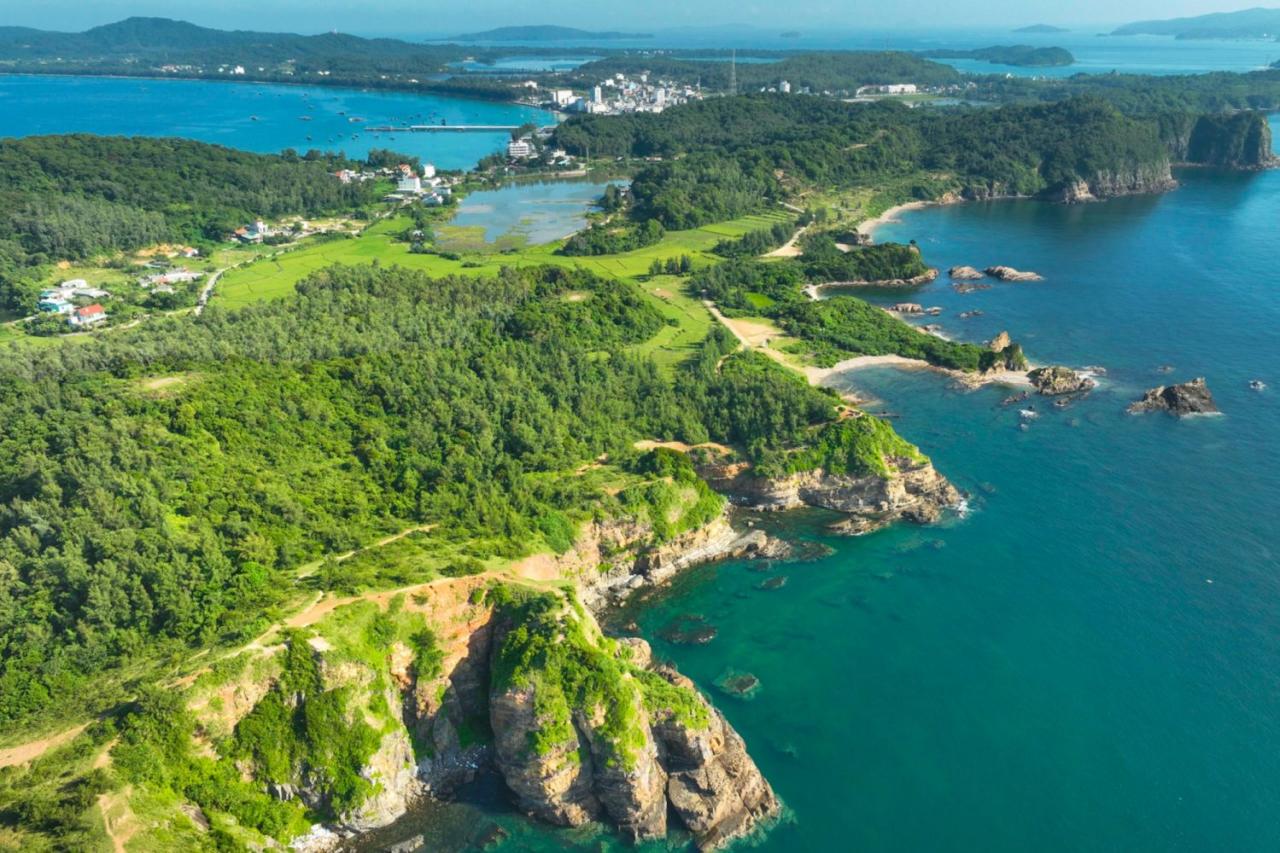 Du lịch Cô Tô tự túc: Chi phí, lịch trình và 8 điểm đẹp mê hồn | Harper's Bazaar Việt Nam