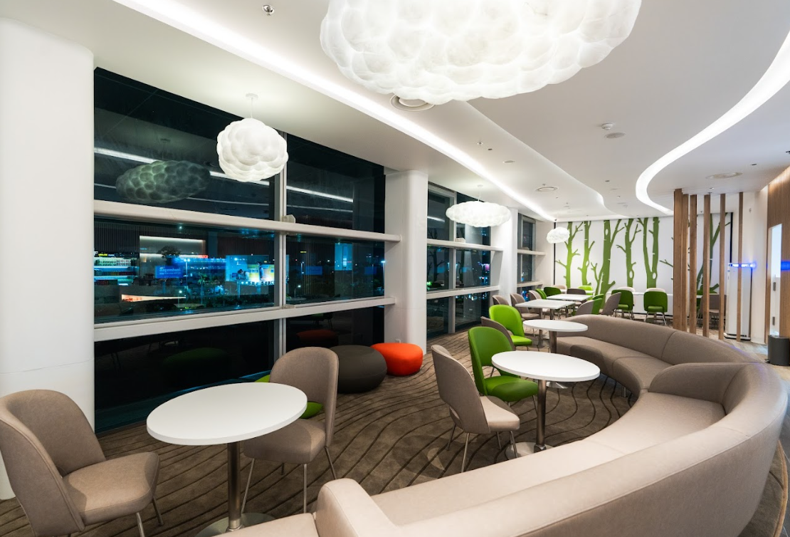 Trải nghiệm phòng chờ ở nhà ga đạt 5 sao Skytrax duy nhất tại Việt Nam có gì khác biệt?- Ảnh 2.